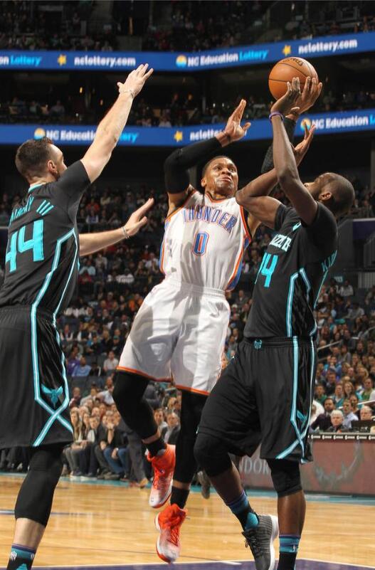 4年2.85亿！雷霆续约亚历山大，太阳顶薪布克或为交易重建？